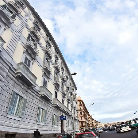 H Boutique מלון נאפולי