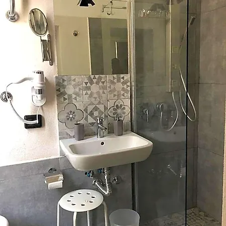 מלון H Boutique 3*