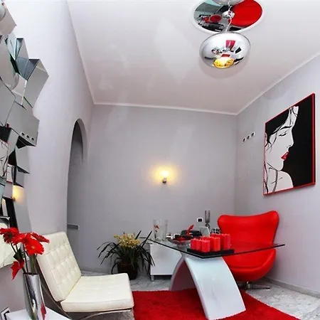 H Boutique Naples